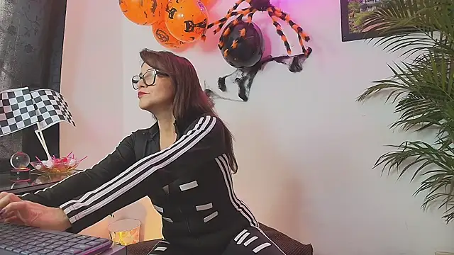 Carol Miss2 online show from October 31, 2025, 12:28 pm