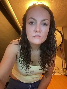 Snapshot of sexybriiiixoxo chatting on May 12, 2026, 1:47 am sexybriiiixoxo online show from May 12, 2026, 1:47 am