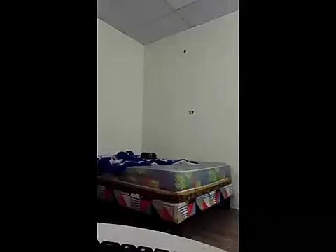 Snapshot of alejandro-18cm chatting on December 3, 2025, 7:56 pm alejandro-18cm online show from December 3, 2025, 7:56 pm