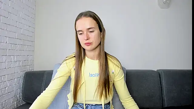 LilMary  online show from November 18, 2025, 9:36 am