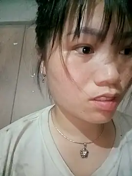 min-xinh online show from April 10, 2026, 10:25 pm