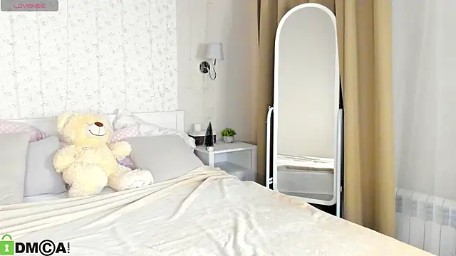 KarinaBroks online show from December 19, 2025, 11:50 am