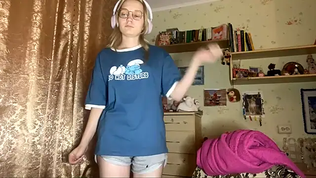 xX Looola Xx online show from October 4, 2025, 5:44 pm