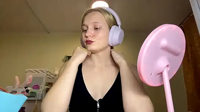 xX Looola Xx online show from October 18, 2025, 5:25 pm