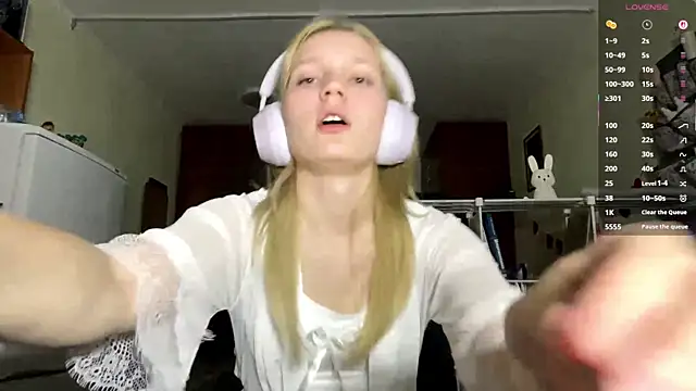 xX Looola Xx online show from October 27, 2025, 3:05 pm