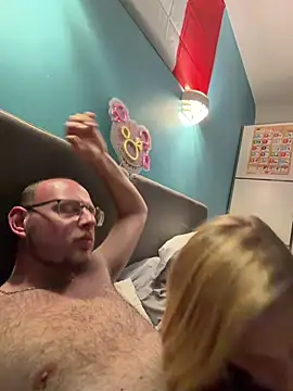 linterditehot online show from April 23, 2026, 8:00 pm