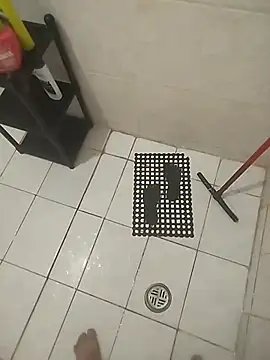 Snapshot of Wess1987 chatting on November 7, 2025, 5:18 am Wess1987 online show from November 7, 2025, 5:18 am