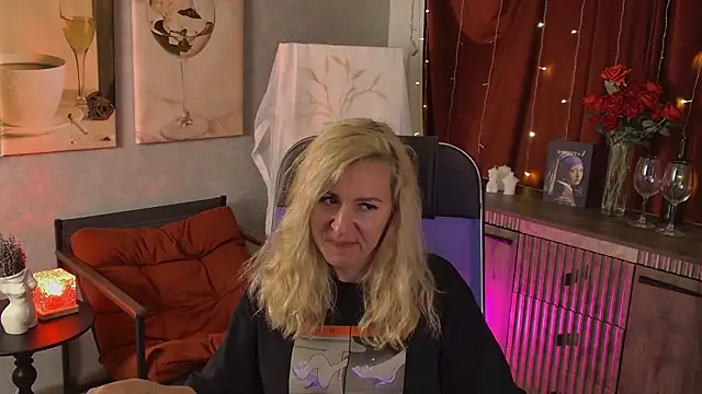 Snapshot of DonnaSmitth chatting on June 25, 2026, 5:12 am DonnaSmitth online show from June 25, 2026, 5:12 am