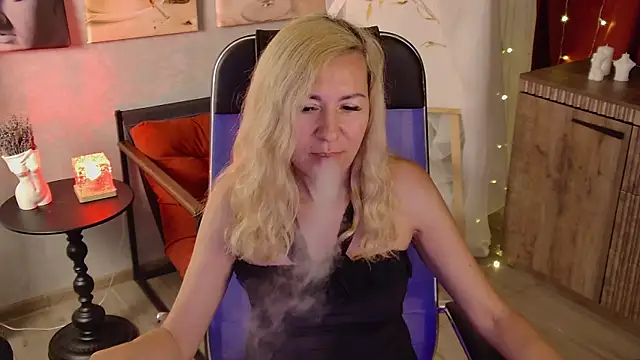 Snapshot of DonnaSmitth chatting on July 8, 2026, 6:56 pm DonnaSmitth online show from July 8, 2026, 6:56 pm