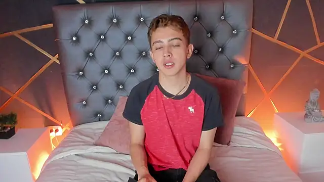 Lian Miller1  online show from October 7, 2025, 1:19 pm