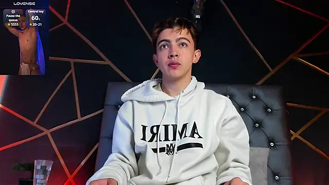 Lian Miller1  online show from December 1, 2025, 12:21 pm