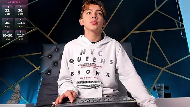 Lian Miller1  online show from February 23, 2026, 12:24 pm