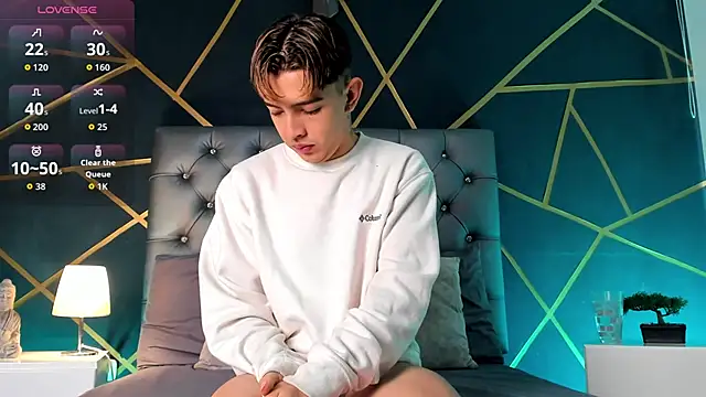 Lian Miller1  online show from March 13, 2026, 12:23 pm