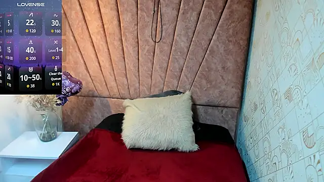 Issa Milf   online show from October 13, 2025, 1:00 pm