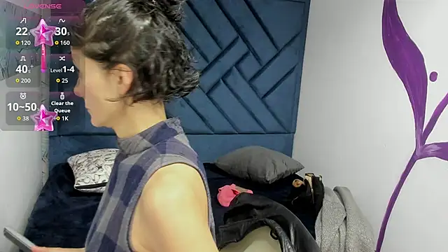 Valery More   online show from October 11, 2025, 12:15 pm