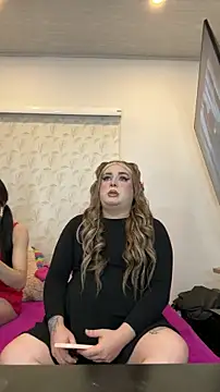 Redvelvett22 online show from October 30, 2025, 4:58 am