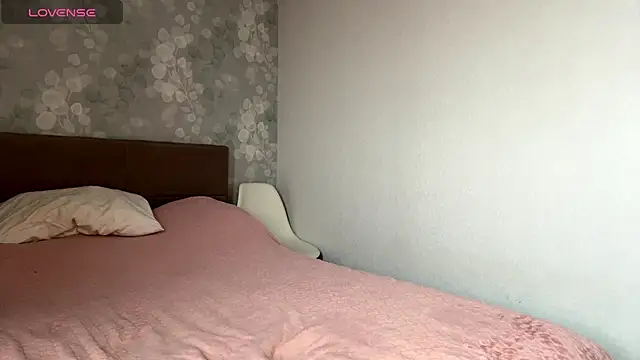 MIA SHADE online show from February 26, 2026, 8:24 am