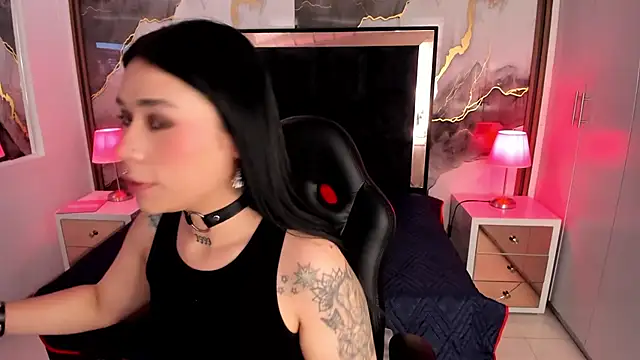 SusanVilla online show from December 3, 2025, 7:45 pm