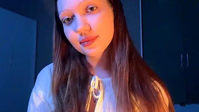 EmiIyKitty online show from October 6, 2025, 7:55 pm