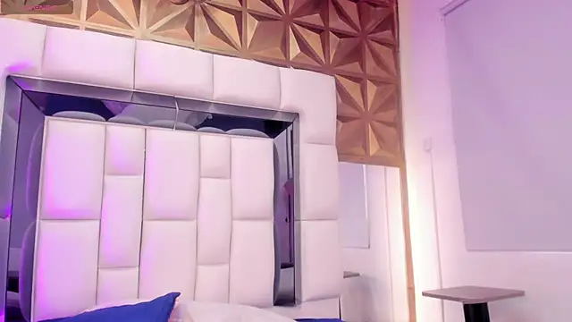 violet milleer online show from November 11, 2025, 7:14 pm