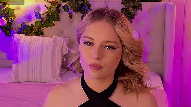 Snapshot of EllyLinn chatting on February 3, 2026, 5:07 pm EllyLinn online show from February 3, 2026, 5:07 pm