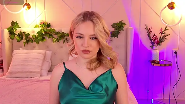 Snapshot of EllyLinn chatting on March 19, 2026, 5:17 pm EllyLinn online show from March 19, 2026, 5:17 pm