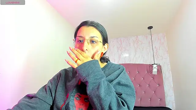 Snapshot of Iris__77 chatting on November 14, 2025, 7:34 pm Iris 77 online show from November 14, 2025, 7:34 pm