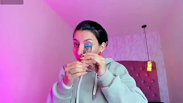 Snapshot of Iris__77 chatting on November 18, 2025, 11:36 am Iris 77 online show from November 18, 2025, 11:36 am