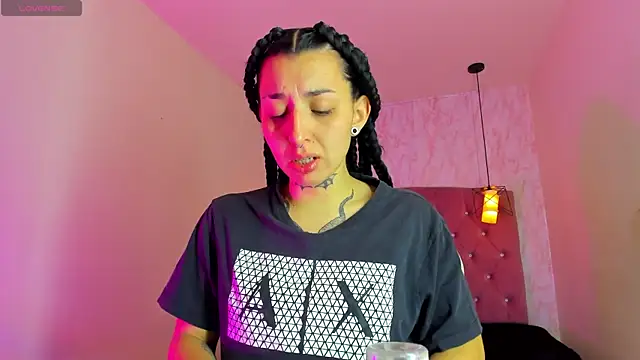 Snapshot of Iris__77 chatting on November 29, 2025, 1:36 pm Iris 77 online show from November 29, 2025, 1:36 pm