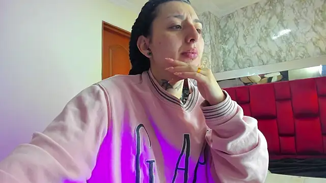 Snapshot of Iris__77 chatting on December 2, 2025, 12:43 pm Iris 77 online show from December 2, 2025, 12:43 pm