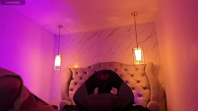 Snapshot of Iris__77 chatting on December 16, 2025, 5:51 pm Iris 77 online show from December 16, 2025, 5:51 pm