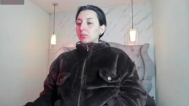 Snapshot of Iris__77 chatting on December 19, 2025, 12:34 pm Iris 77 online show from December 19, 2025, 12:34 pm