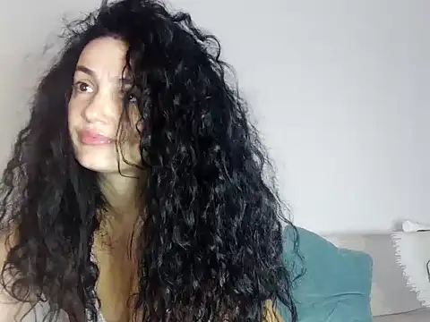 JadeLure online show from November 3, 2025, 12:28 pm