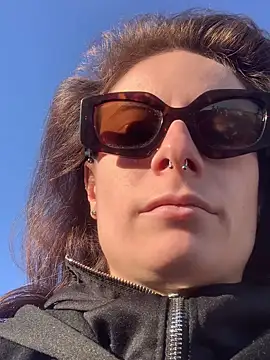 GoldenPussy1329 online show from March 1, 2026, 4:42 pm