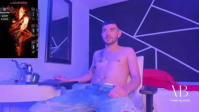 VynnyBlacke  online show from December 1, 2025, 10:15 pm