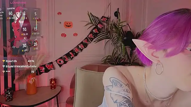 luna son online show from October 31, 2025, 9:43 am