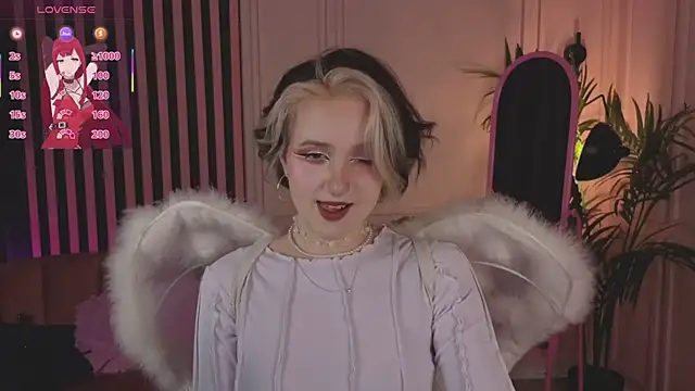 luna son online show from December 16, 2025, 9:42 pm