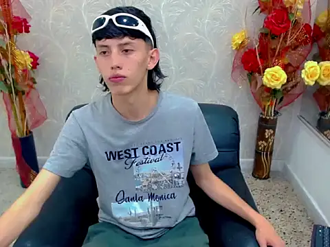 thaigo twink38 online show from October 2, 2025, 3:46 am