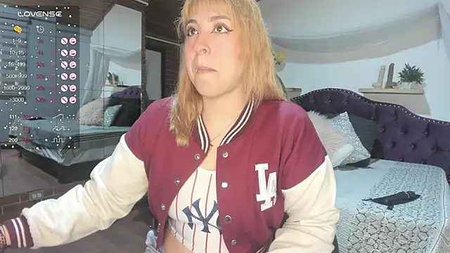 sophialyh 1 online show from October 3, 2025, 12:46 pm