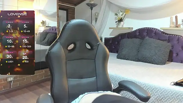 sophialyh 1 online show from December 17, 2025, 12:33 pm