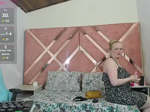 AliceCat 01 online show from December 4, 2025, 7:39 am