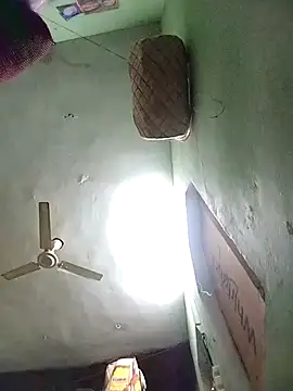 RED Queen 6 online show from November 21, 2025, 4:33 am