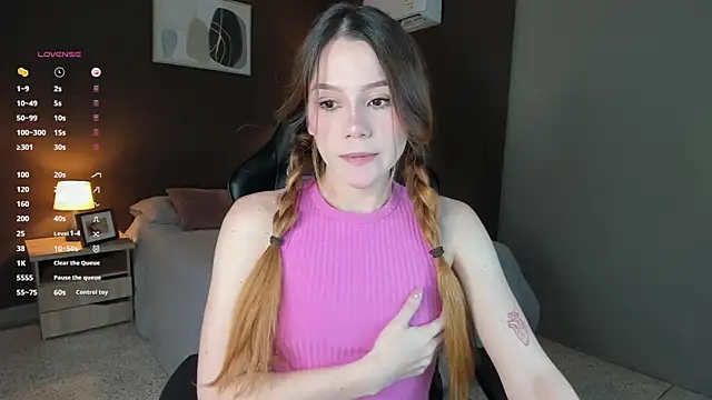 Snapshot of Alexandra-16 chatting on October 13, 2025, 10:10 pm Alexandra-16 online show from October 13, 2025, 10:10 pm