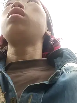 Snapshot of Khanhu_xx chatting on February 15, 2026, 7:05 am Khanhu xx online show from February 15, 2026, 7:05 am