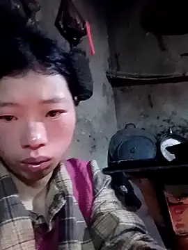 Snapshot of Khanhu_xx chatting on February 16, 2026, 10:39 pm Khanhu xx online show from February 16, 2026, 10:39 pm