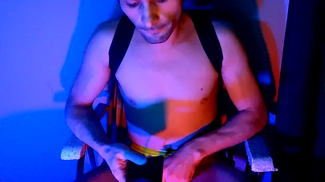 highinhtxx online show from November 1, 2025, 3:03 pm