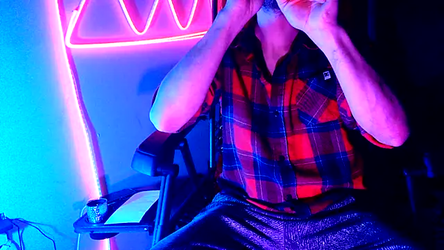 highinhtxx online show from November 26, 2025, 6:36 am