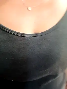 Hotmommax online show from March 16, 2026, 11:42 pm