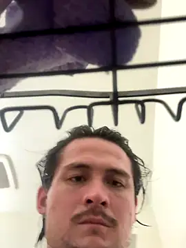 itsthecatchh online show from October 31, 2025, 10:55 pm