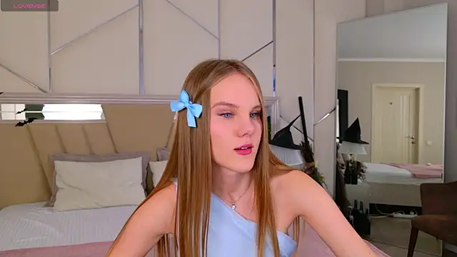 Lili Lohan online show from October 29, 2025, 5:14 pm